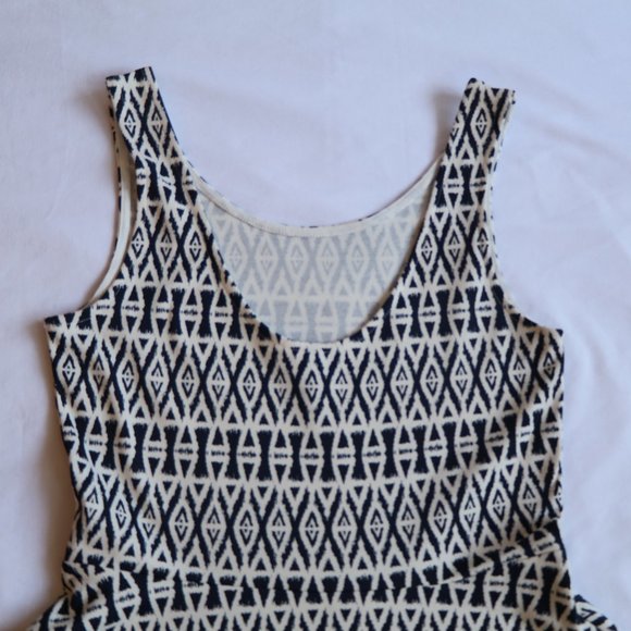 Patterned Navy and White Dress - Picture 5 of 6